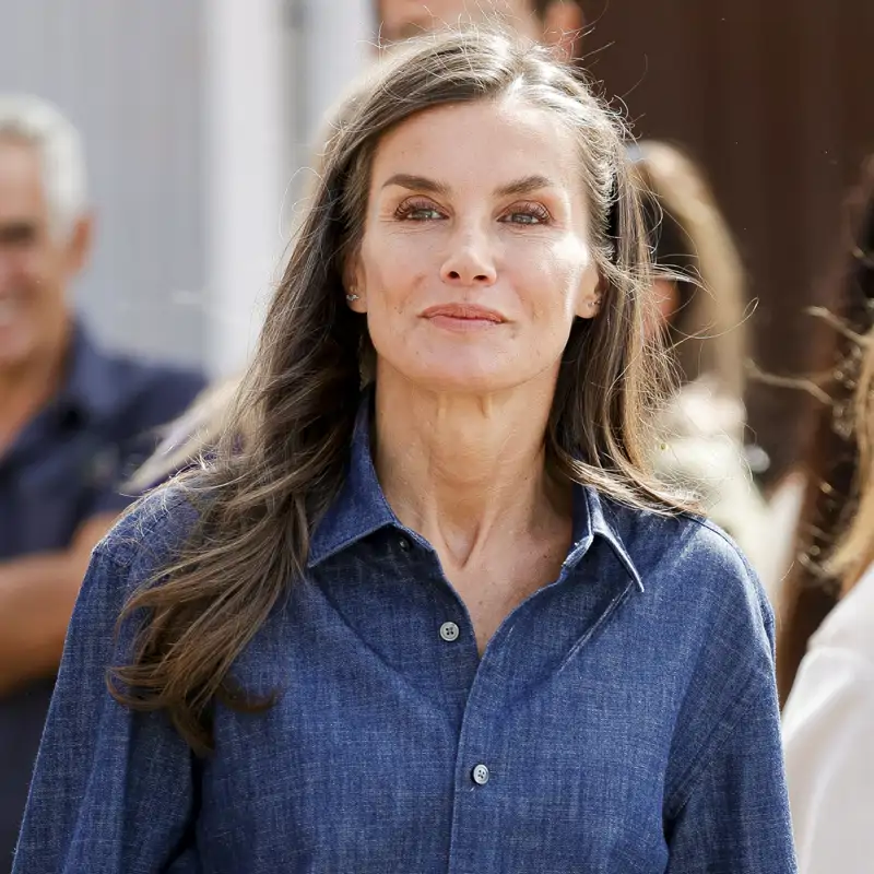 "Letizia se mantuvo cabizbaja y meditabunda, abrumada por el dolor de los afectados, evitando todo protagonismo"