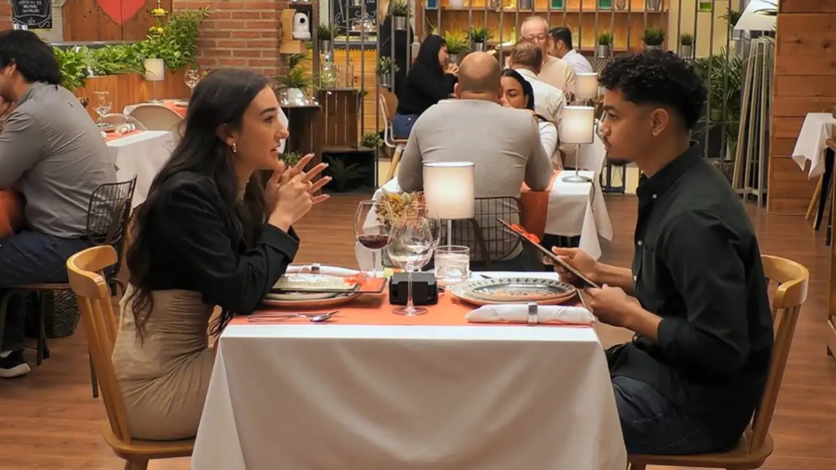 Una soltera de 27 años dinamita su cita en 'First Dates': "Mejor porque los dominicanos son muy mala influencia"