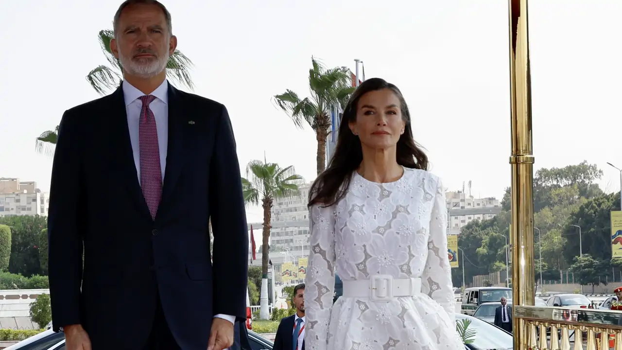 Los momentos clave de la visita de los reyes Felipe y Letizia a Egipto: de los gestos de complicidad a una 'luna de miel' improvisada